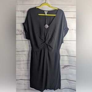 Women's Short Sleeve Twist-Front V
Neck Woven Sundress Dress - Ava & Viv